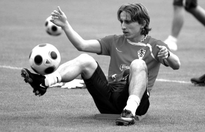 莱万慌了吗？巴萨另一神锋每88分钟进1球，主力中锋之争提前结束？